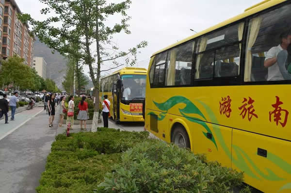 高考免費(fèi)接送車(chē)隊(duì)