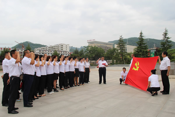 隴運(yùn)集團(tuán)公司黨委開展慶祝建黨97周年“緬懷先烈，砥礪奮進(jìn)”主題黨日活動