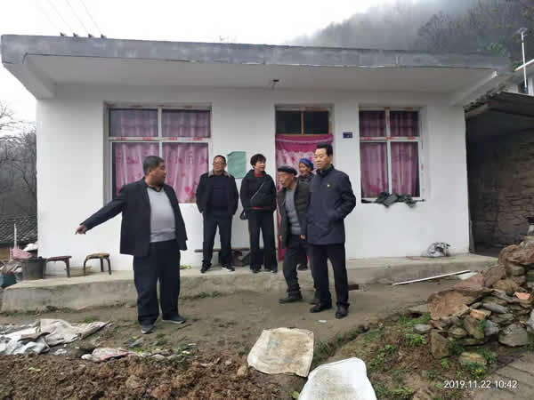 隴運(yùn)集團(tuán)公司開展“解難題、辦實(shí)事、送溫暖”主題黨日活動(dòng)